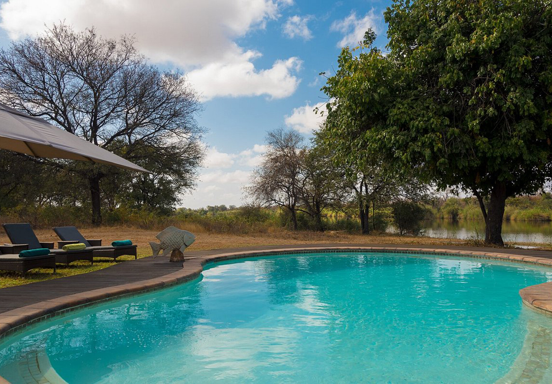 MATIMBA-BUSH-LODGE-swimming